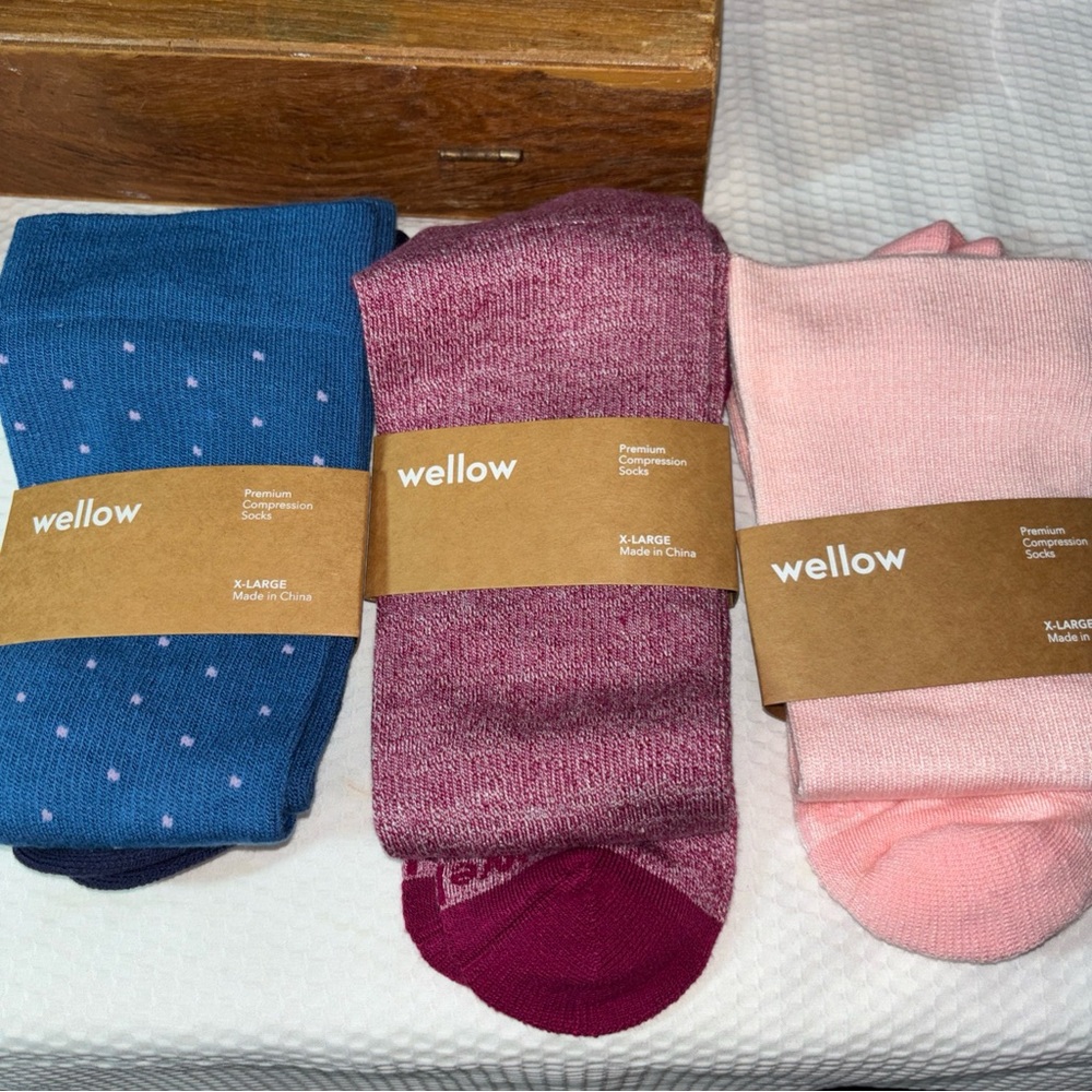 Wellow X-Large Premium Compression Socks Lot Of 3 colors may vary